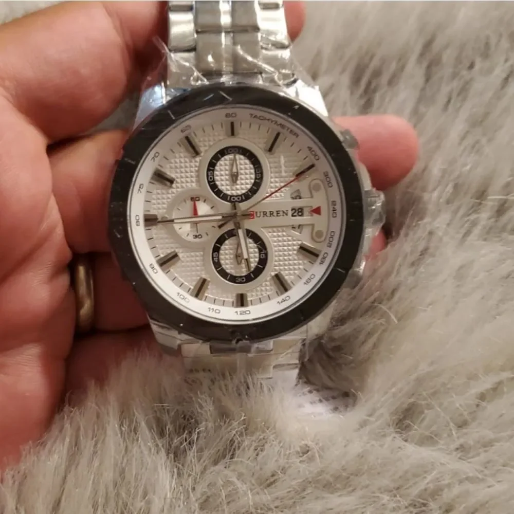 WATCH FUNCTION: All sub-dials and hands are functi